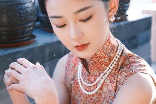 羽扇丝巾打一生肖(羽扇啥意思)